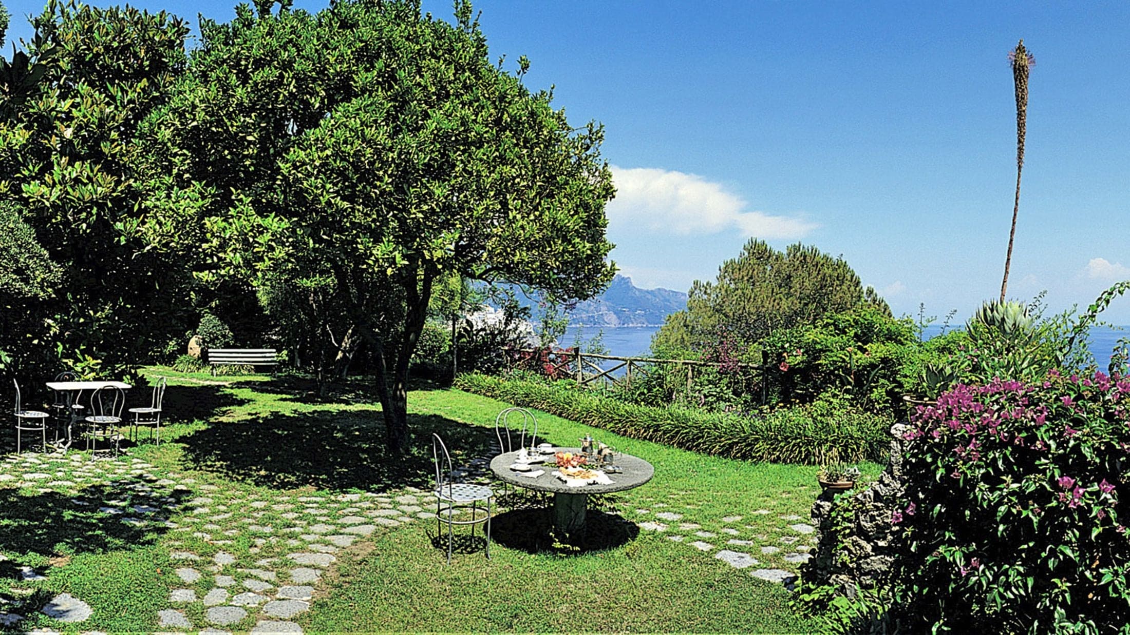 Perched on the cliffs of Amalfi, Hotel Santa Caterina is a symbol of timeless elegance and Mediterranean luxury for wedding in Italy.