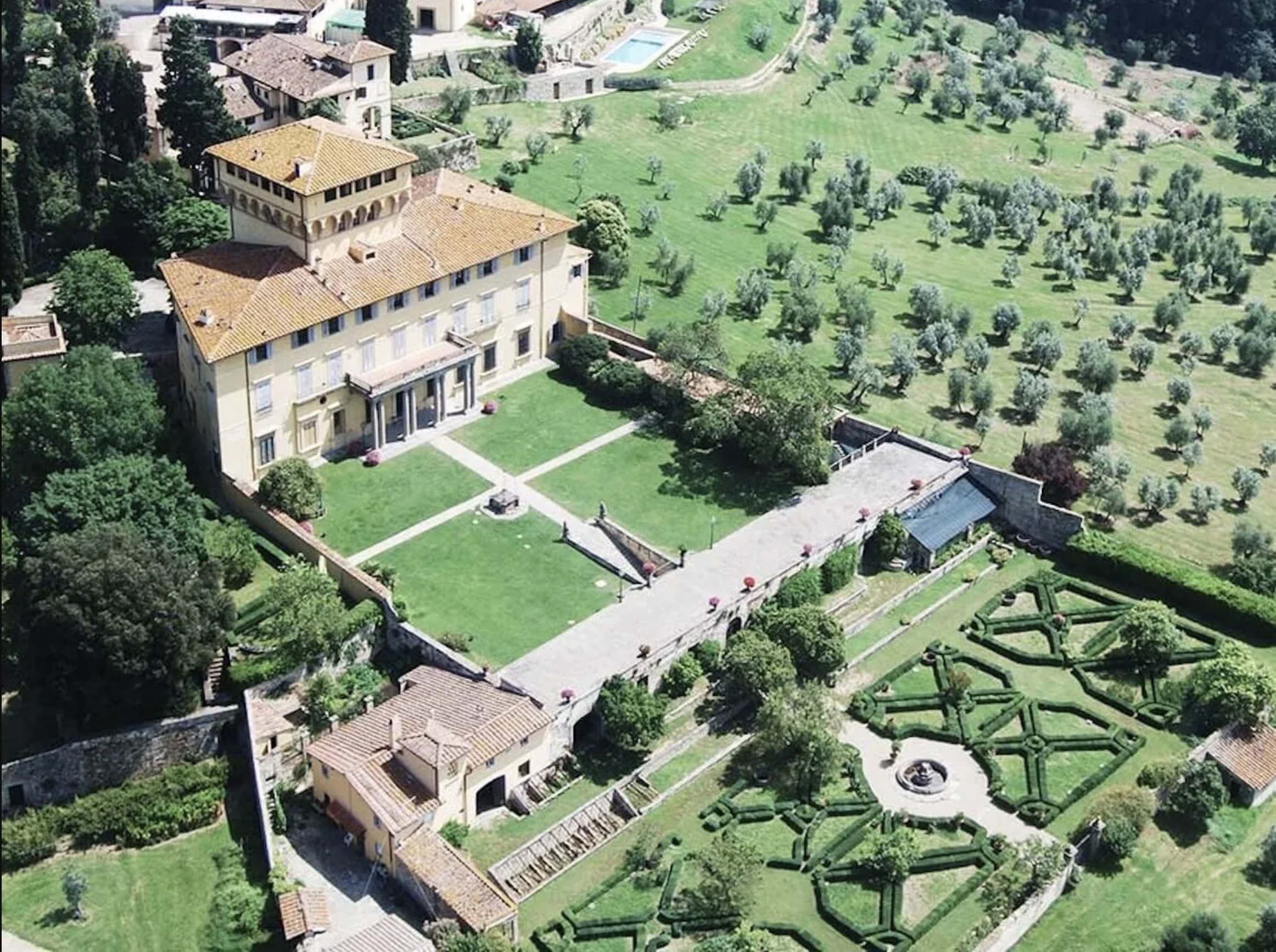 The garden of Villa di Maiano, wedding venue in Tuscany