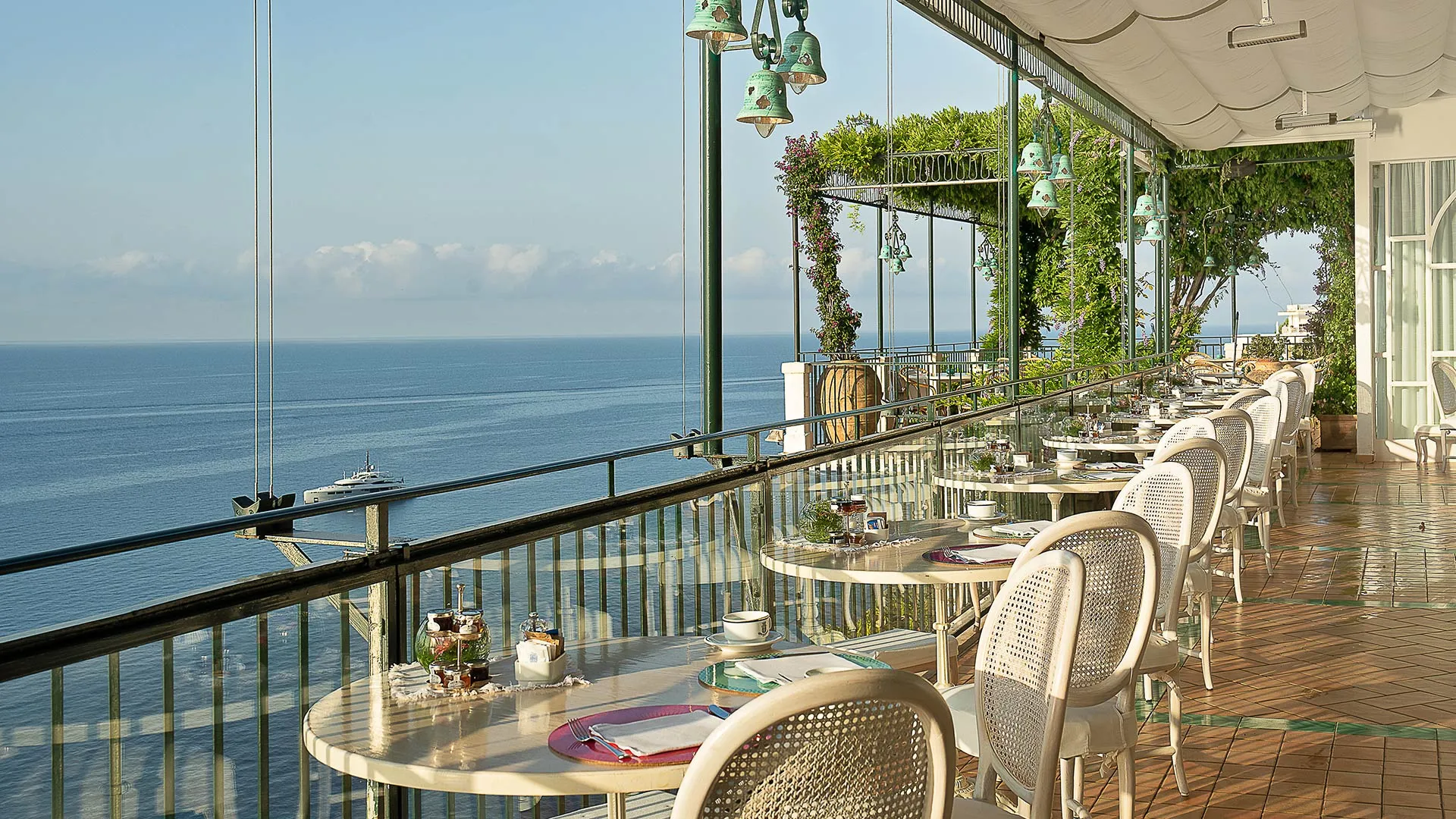 The terrace of Hotel Santa Caterina: unforgettable weddings on the Amalfi Coast.