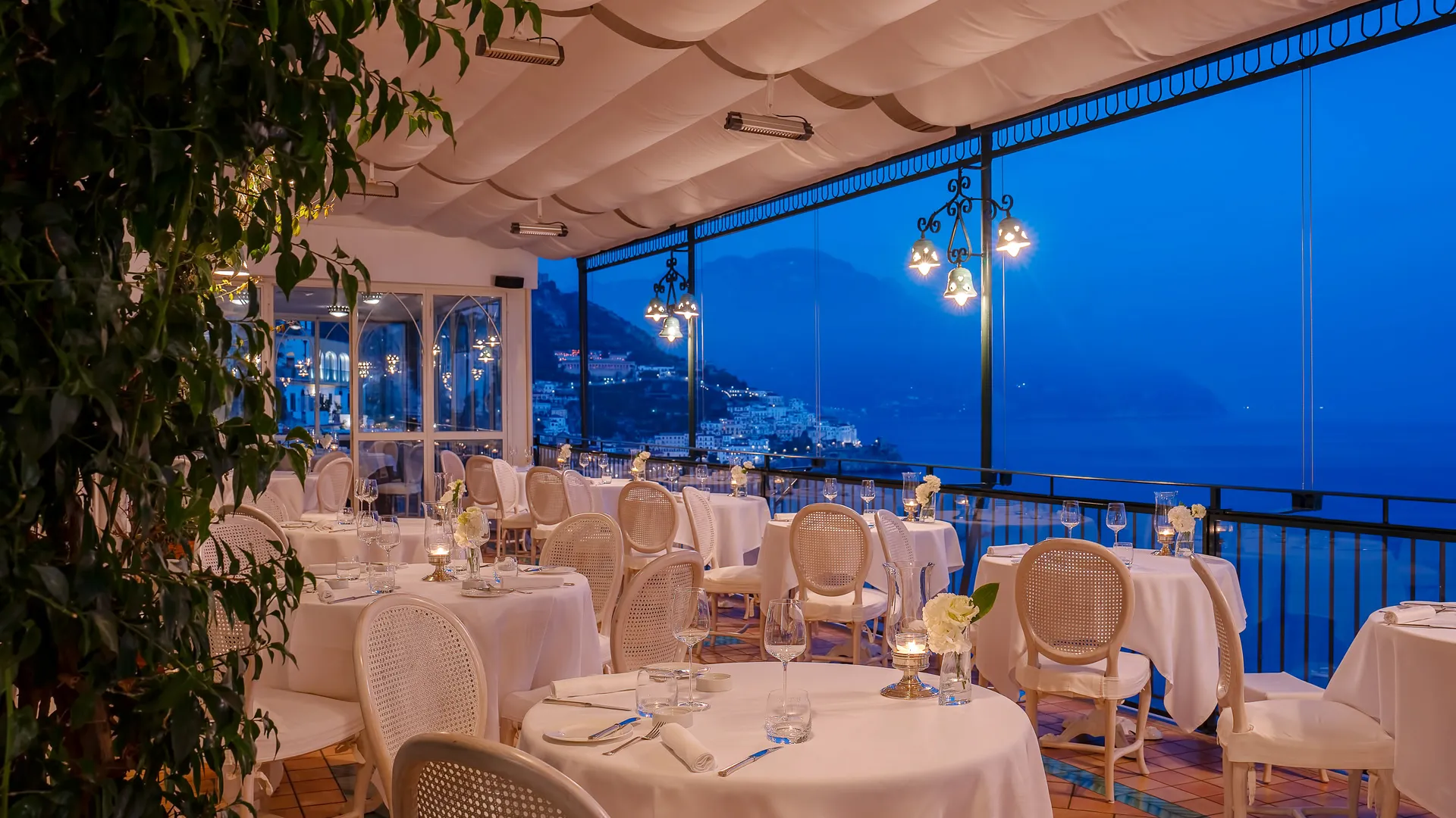 The terrace of Hotel Santa Caterina: unforgettable weddings on the Amalfi Coast.