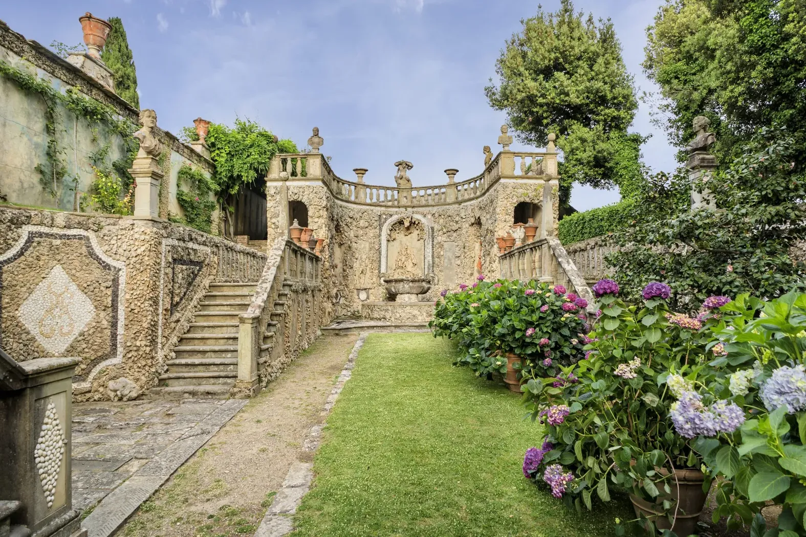 The Reinassance garden of Villa Gamberaia wedding venue