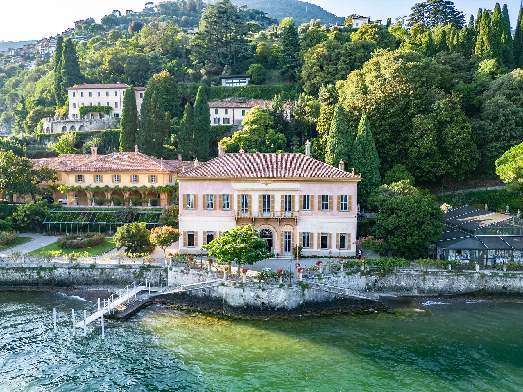 CheChic - Destination wedding Italy - Wedding on Lake Como at Villa Pizzo 00001 Villa Pizzo on Lake Como offers an elegant and private lakeside setting for wedding celebrations.