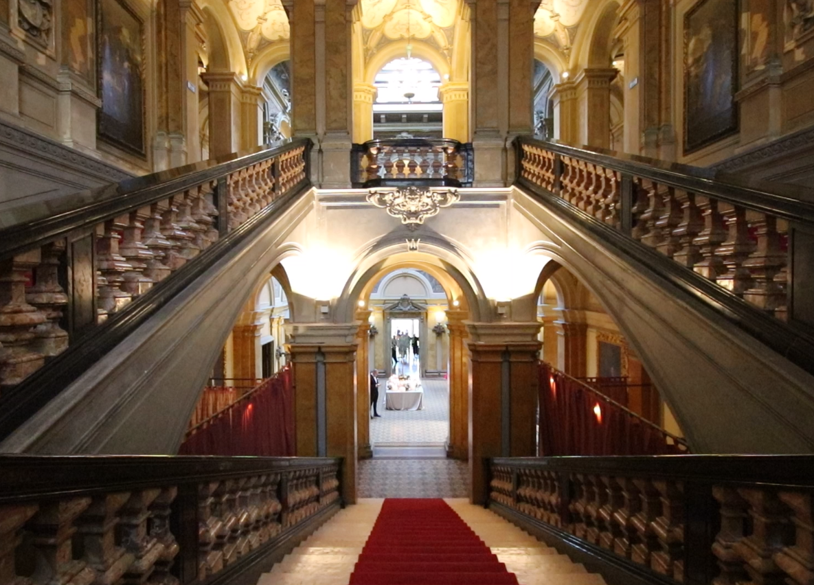 Villa Erba is a magnificent wedding venue renowned for its grand architecture and refined atmosphere