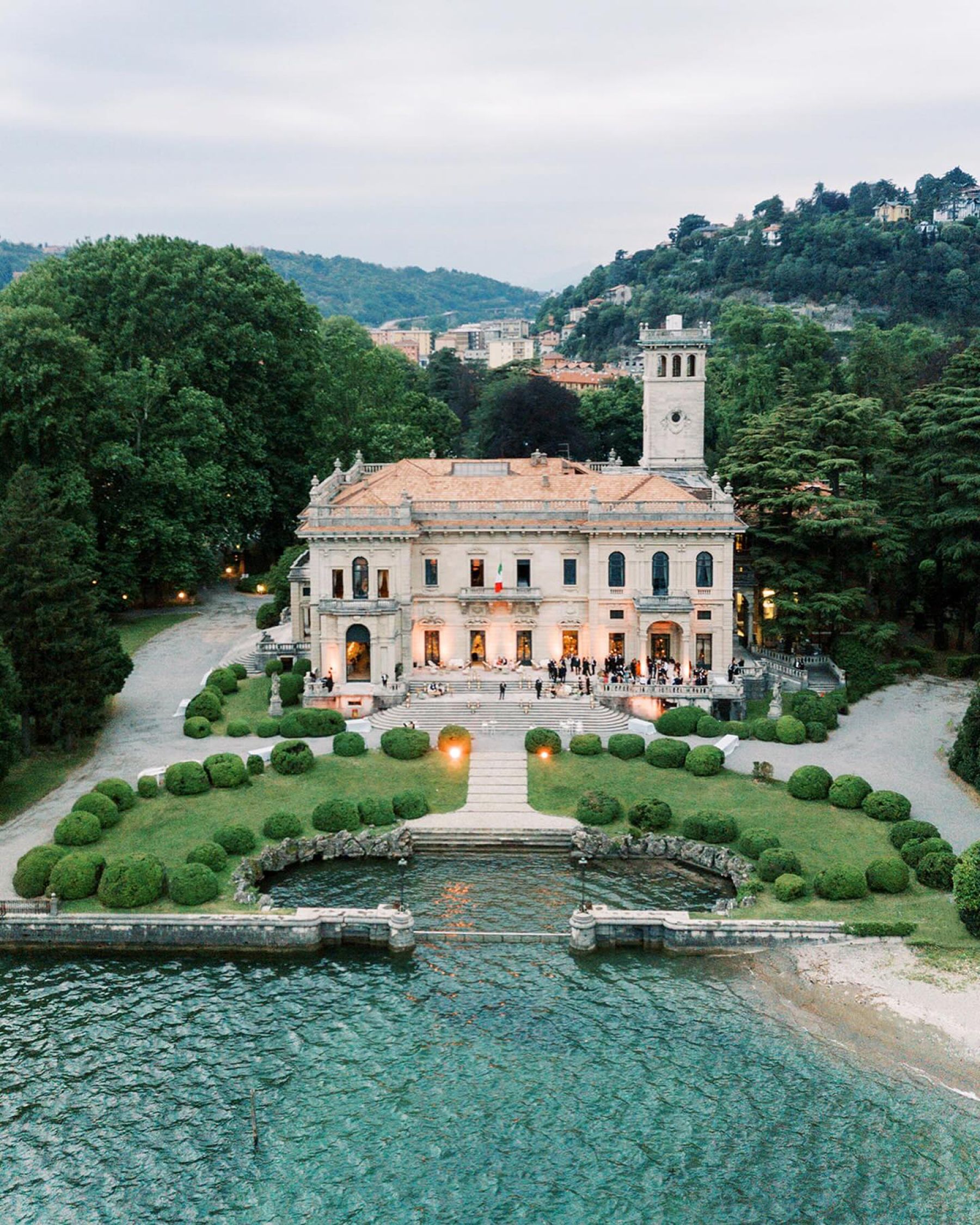 The facade of the stunning Villa Erba: The inner spaces of Villa Erba: wedding on Lake Como