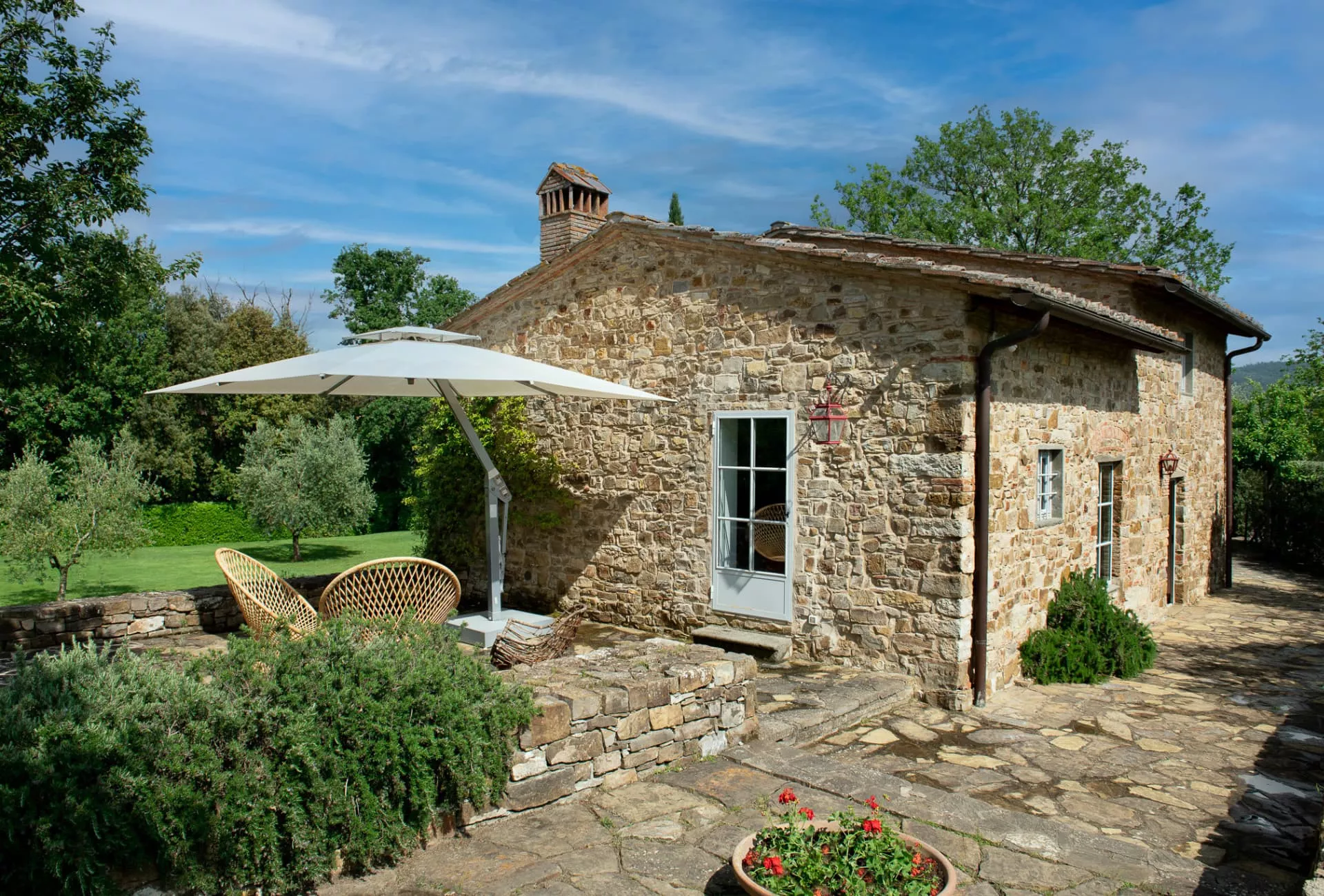 Borgo di Vignamaggio is a romantic historic wedding estate set in the rolling Chianti hills