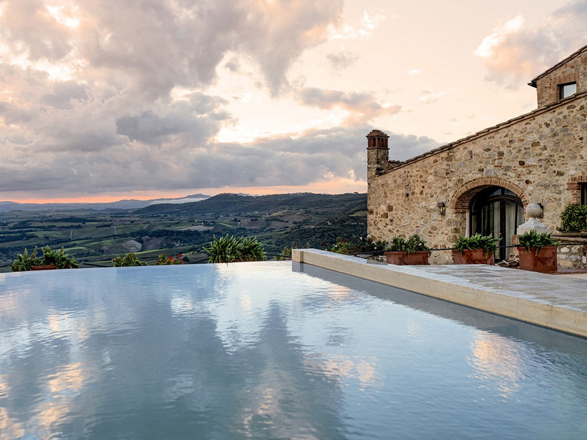 The pool of Castello di Velona with a view on Val d'Orcia