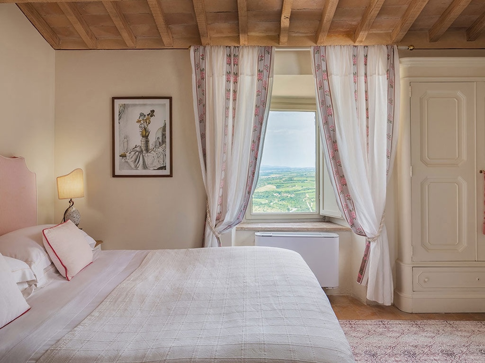 The inner spaces of Castello di Velona