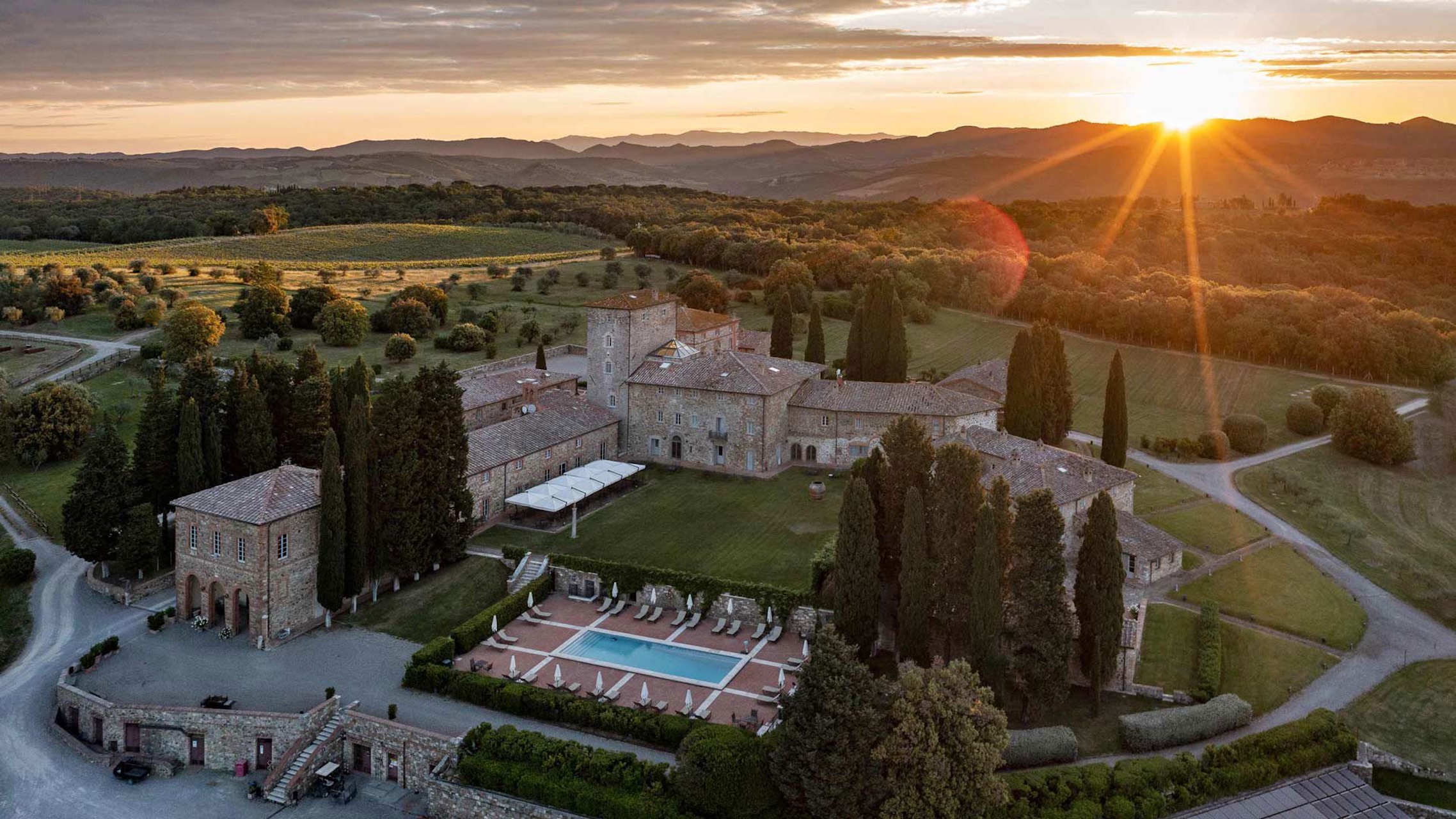 Destination wedding immersed in the magic of Tuscany at Borgo Scopeto Relais