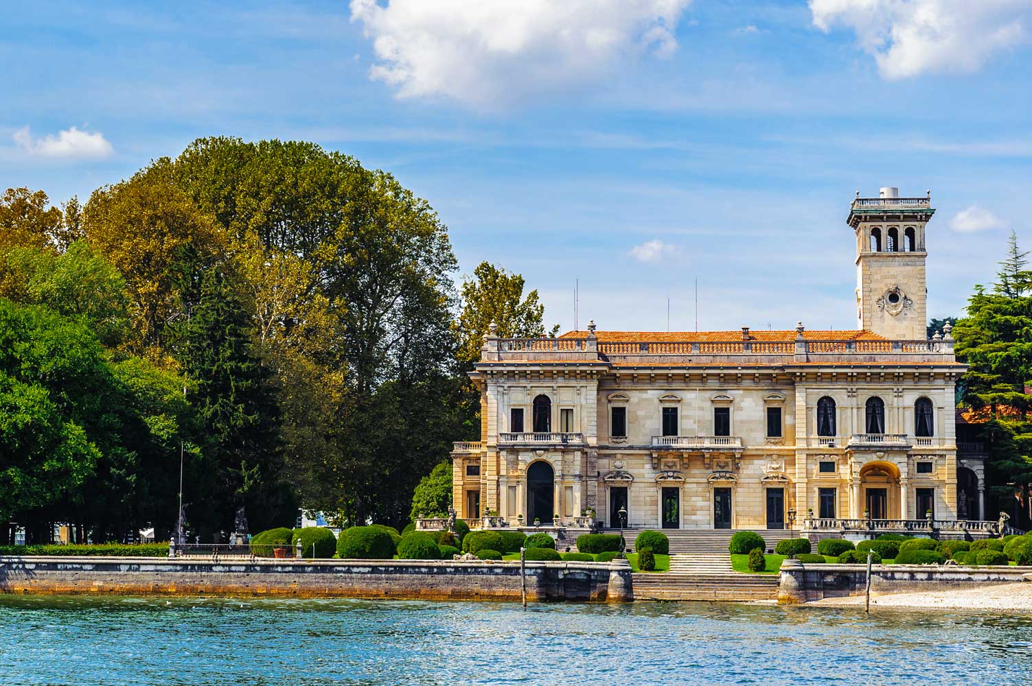 Villa Erba, on Lake Como, is a magnificent wedding venue renowned for its grand architecture and refined atmosphere
