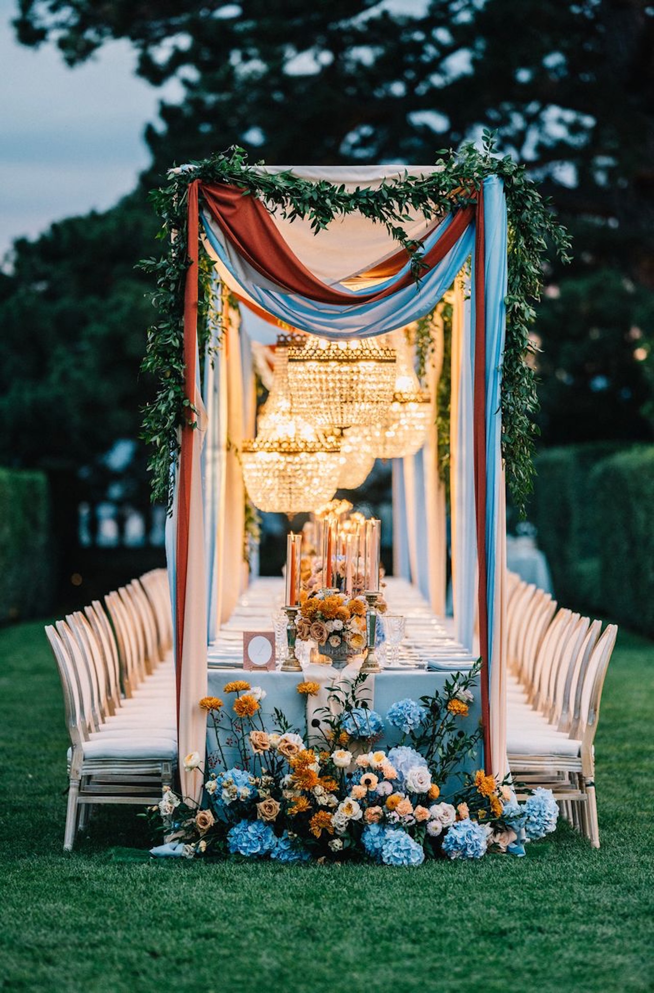 Che Chic - Destination wedding Italy - Home - Masterpieces 2 An imperial, refined and colored table at La Foce