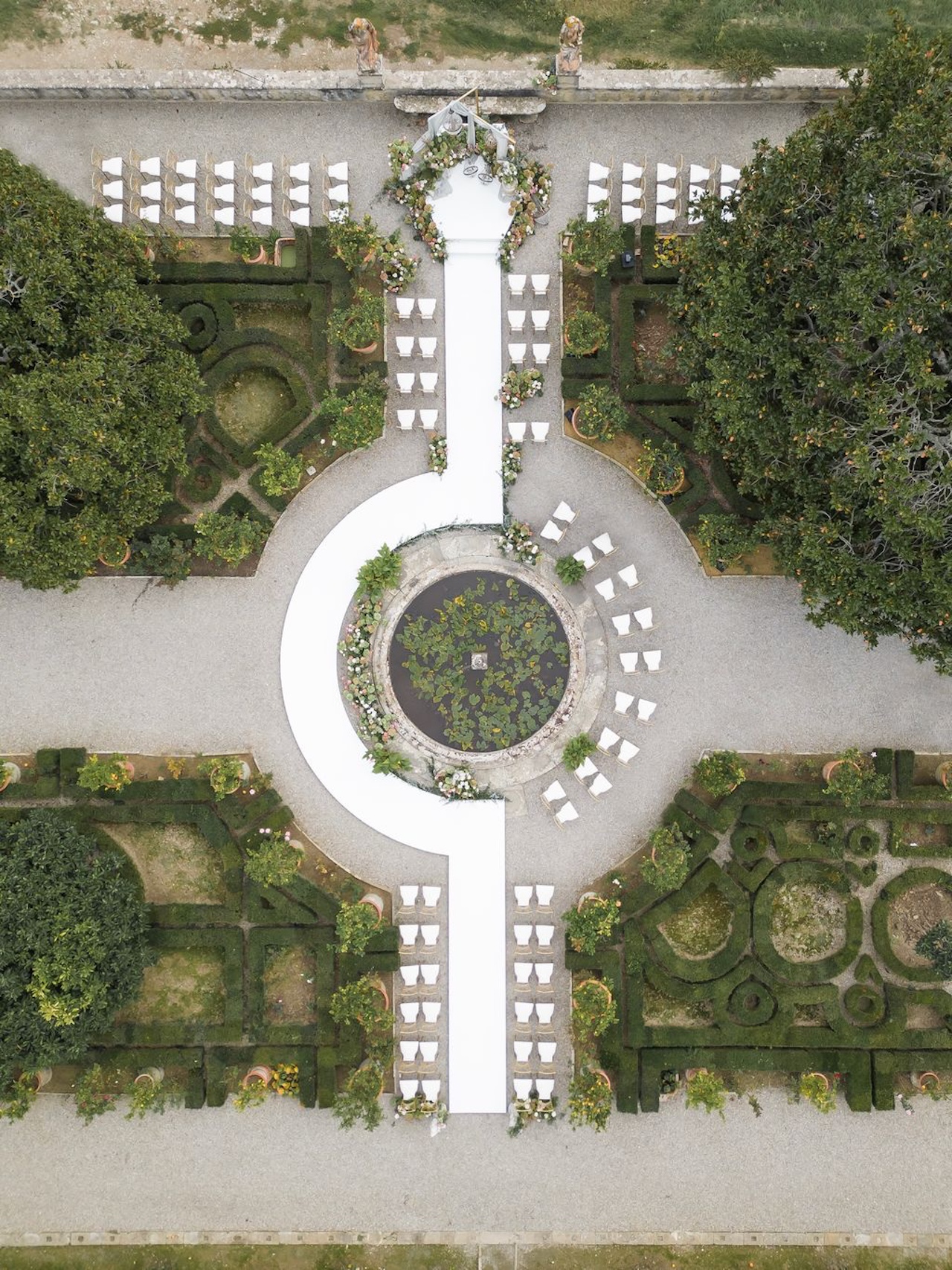 Che Chic - Destination wedding Italy - Home - Masterpieces 5 A geometrical wedding setup in Villa Corsini's garden