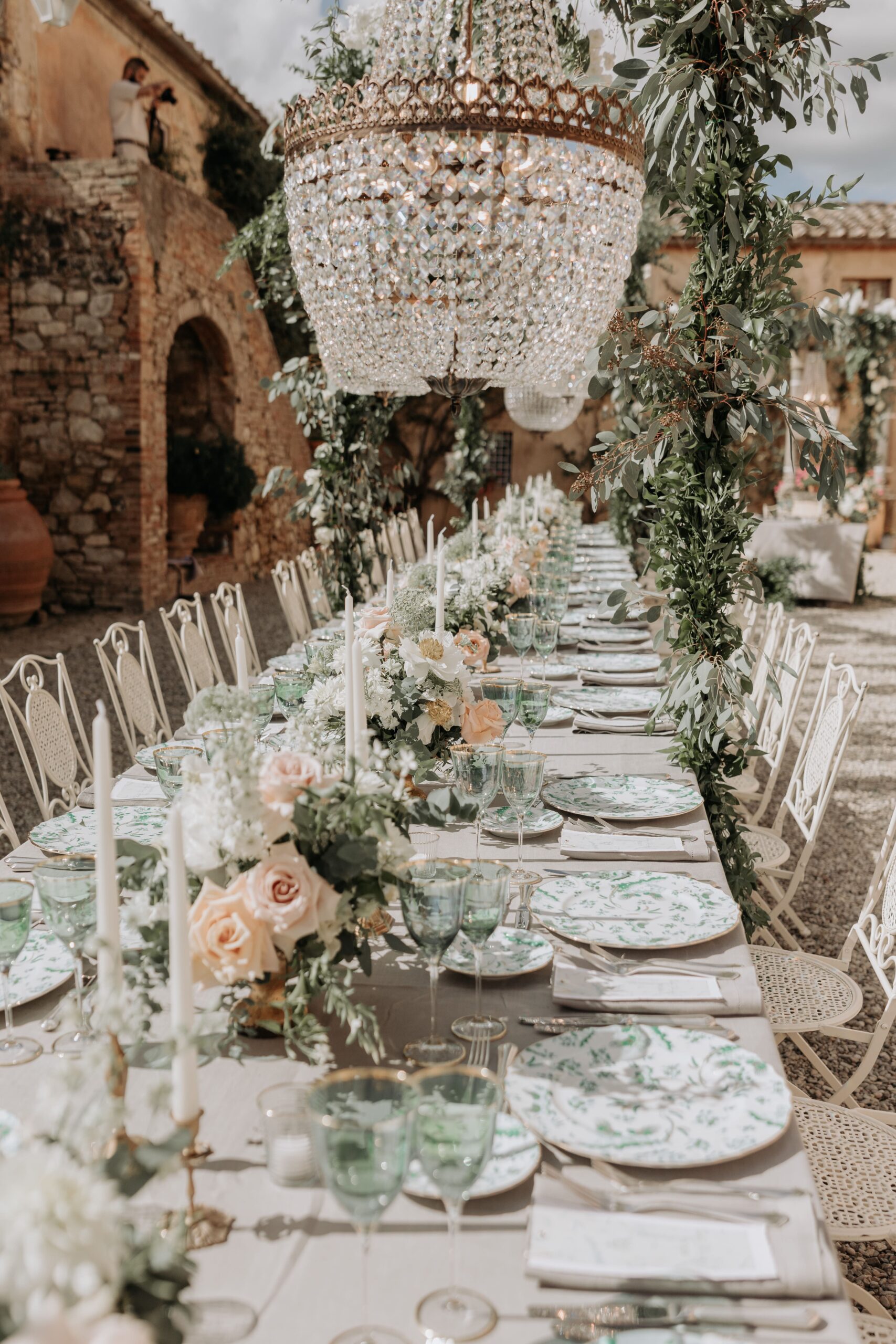 CheChic - Destination wedding Italy - Asyla & Aafaq - Bespoke Indian wedding in Tuscany28 Vintage colors for a wedding Imperial setup
