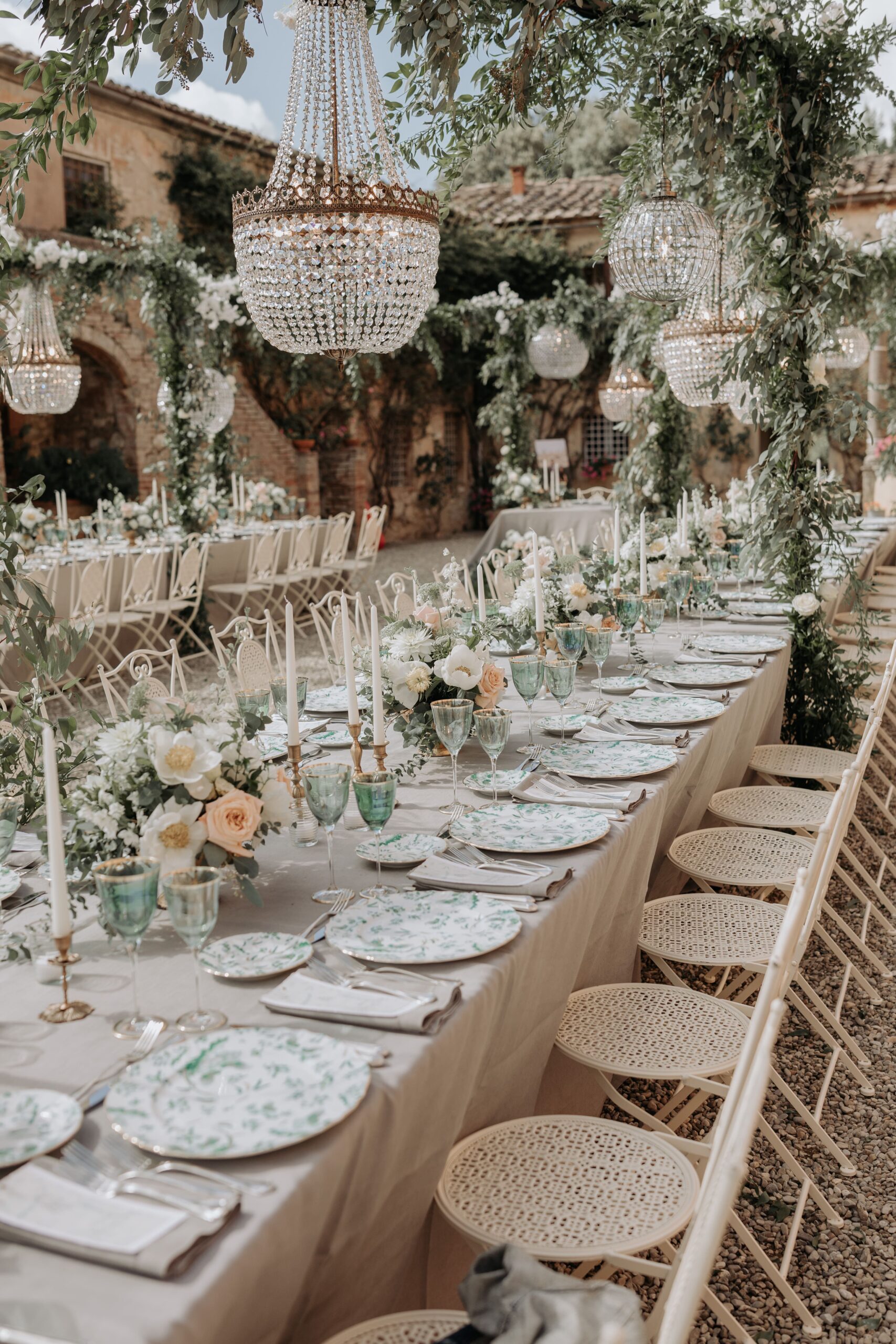 CheChic - Destination wedding Italy - Asyla & Aafaq - Bespoke Indian wedding in Tuscany30 Imperial tables with candles and crystal chandeliers