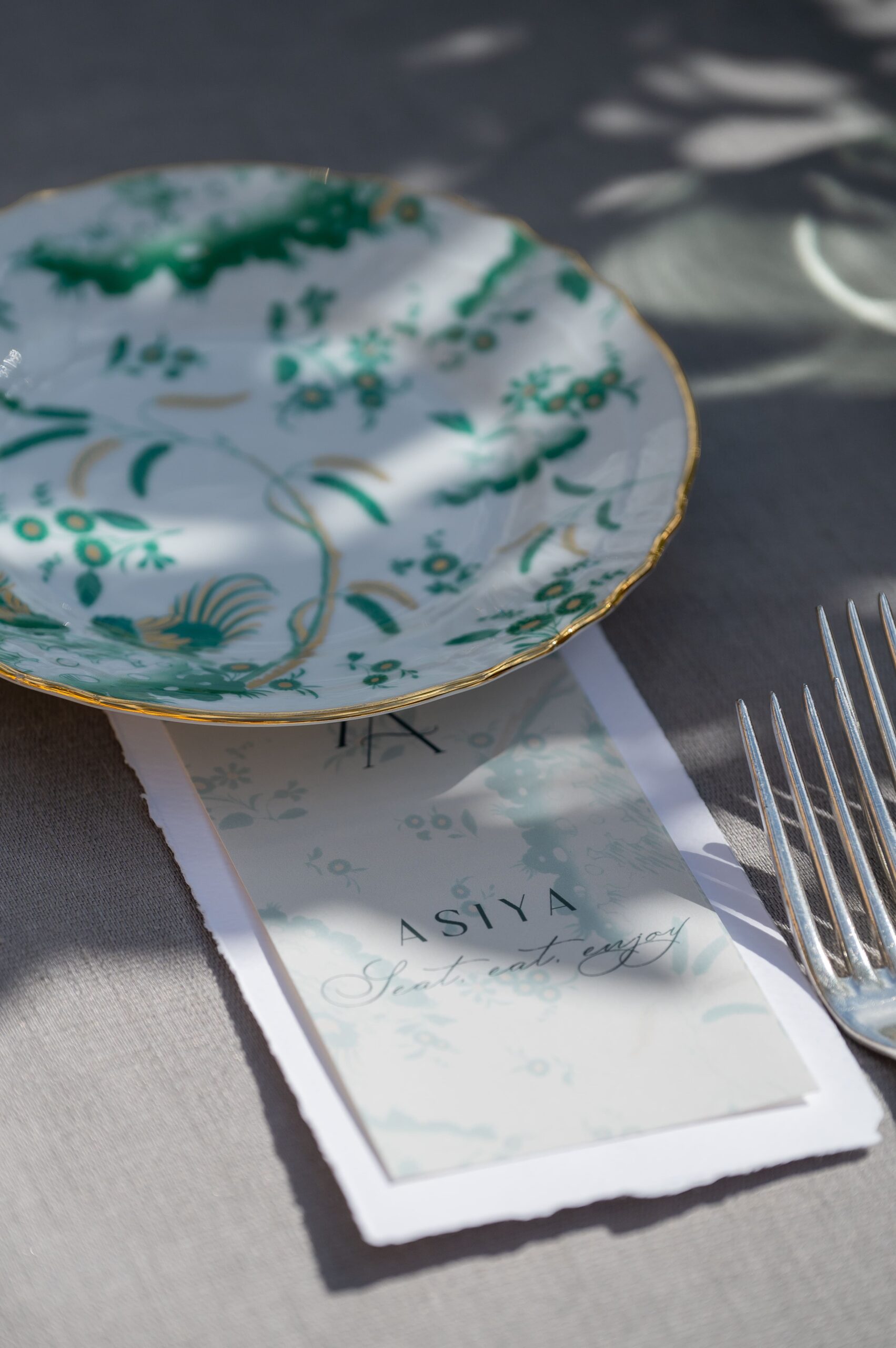 CheChic - Destination wedding Italy - Asyla & Aafaq - Bespoke Indian wedding in Tuscany34 A detail of an elegant wedding mise en place
