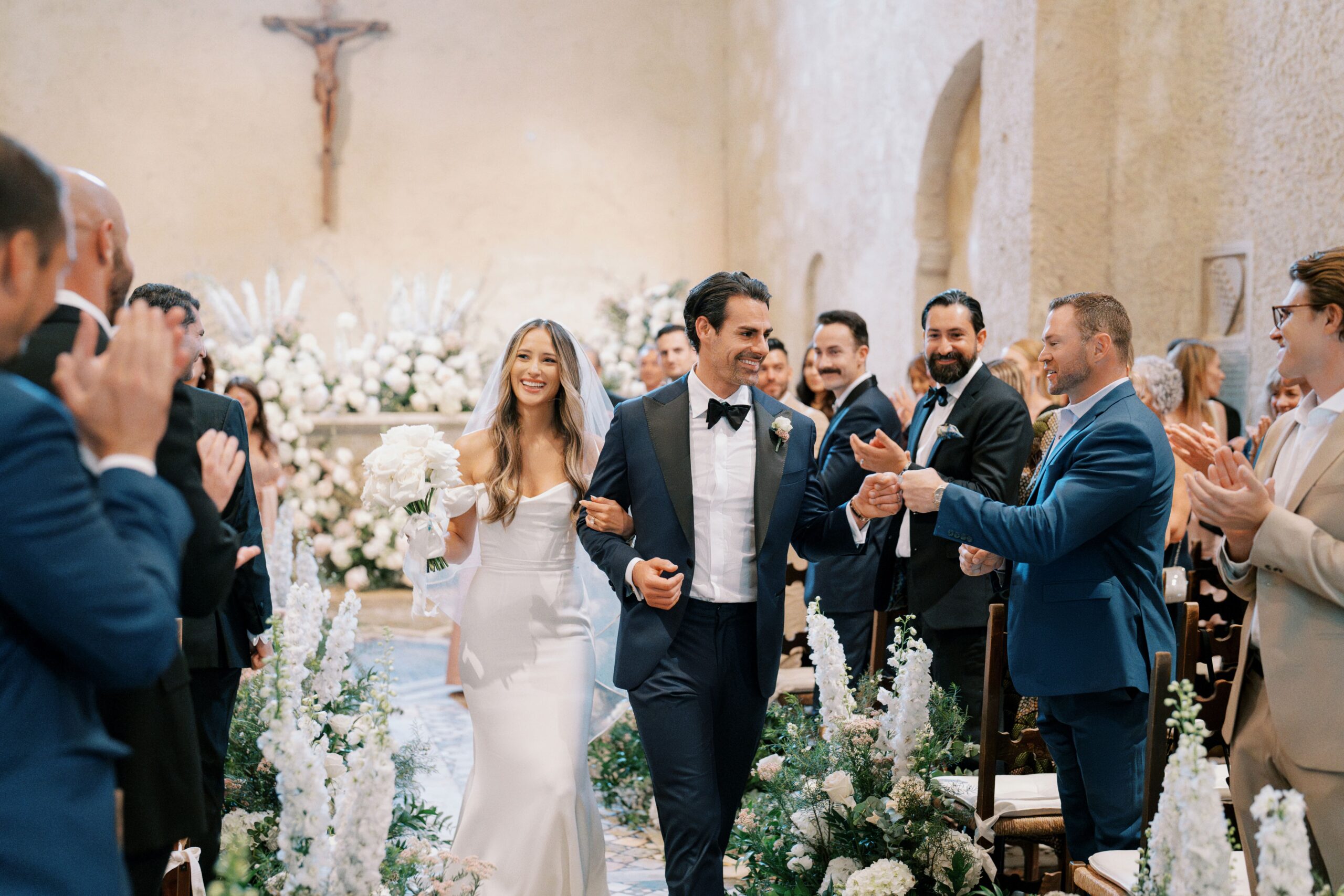 Bride and groom in the church's aisle of La Badia di Orvieto, Destination wedding venue in Umbria