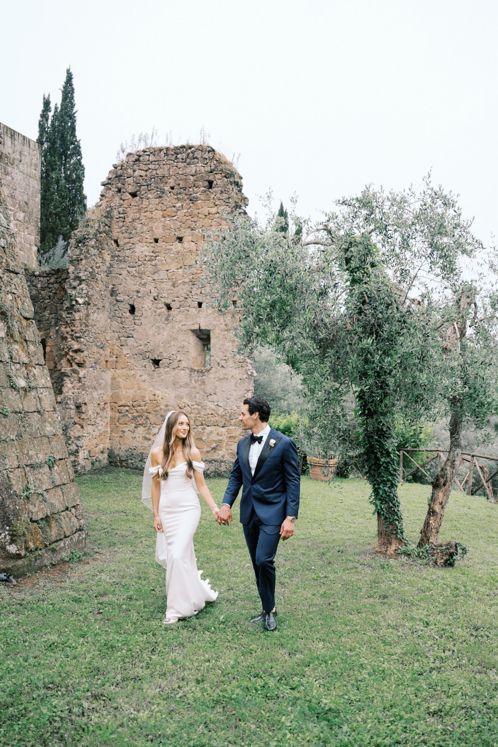 A romantic portrait of Bride and groom in the gardens of La Badia di Orvieto, Umbria