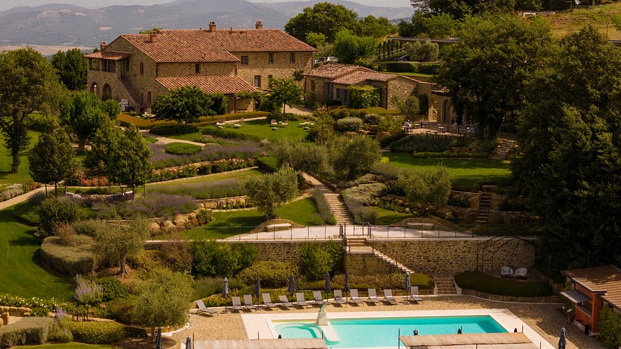 CheChic - Destination wedding Italy - I Borghi dell'Eremo - Umbria3 Image