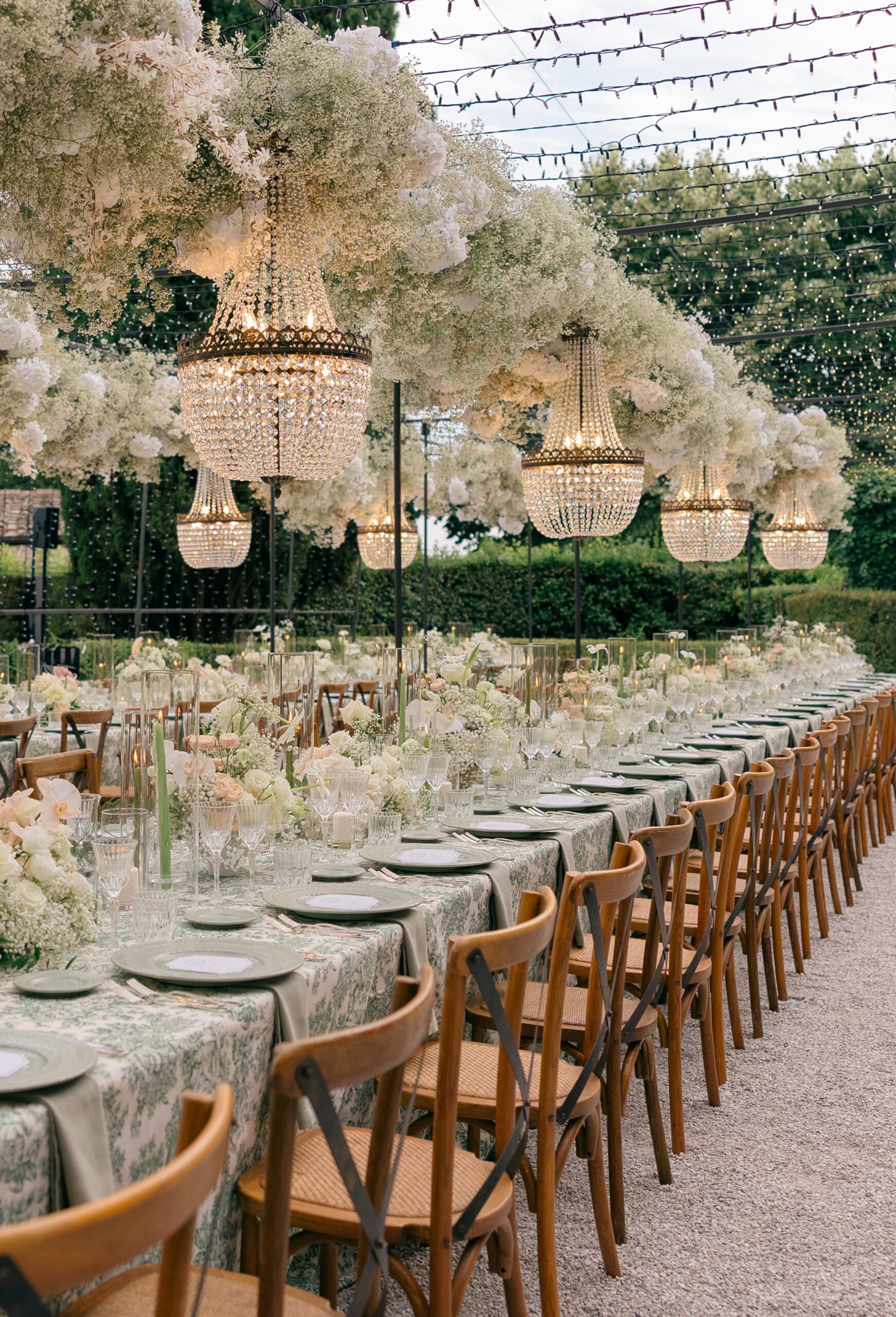 Masterpieces CheChic Weddings! Stunning white wedding setup on an imperial table